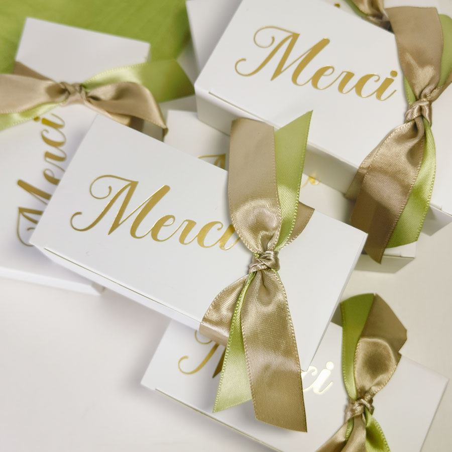 Wedding Supply Business - علب الهدايا الصغيرة مع الشريط القوس